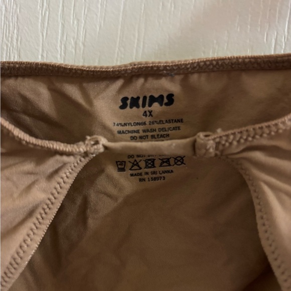 SKIMS Tan Bra - Picture 2 of 2